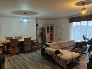 Living area - Large 2 bedroom villa with large terrace, parking, fully equipped kitchen (Tornac)