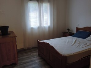 Ferros/tábuas de passar roupa, Wi-Fi, roupa de cama