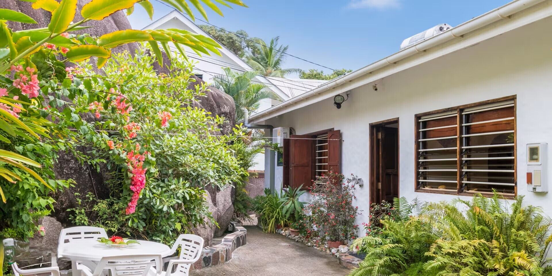 Cottage cơ bản, quang cảnh một góc biển | Hiên