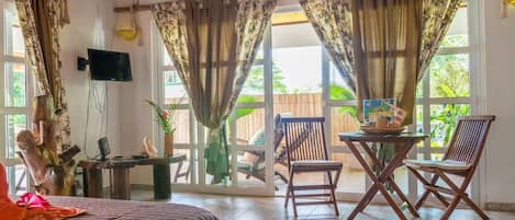 Apartament Deluxe, vistes a la platja | 2 dormitoris, caixa forta a l'habitació i habitacions insonoritzades