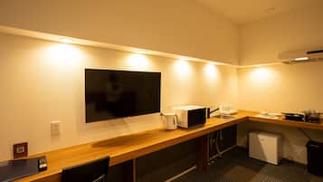 Studio Suite | Soundproofing, free WiFi