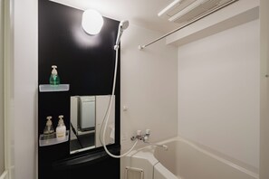 Separate tub and shower, free toiletries, hair dryer, towels