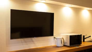 Studio Suite | Soundproofing, free WiFi