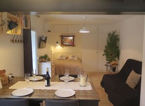 1 chambre, fer et planche à repasser, Wi-Fi, draps fournis