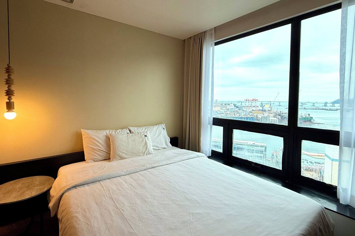 Habitación doble, vista al puerto | 1 habitación y wifi gratis