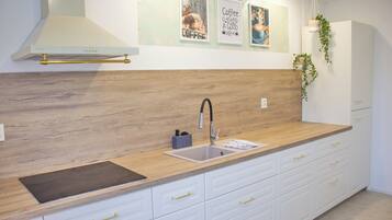 Microwave, dishwasher, cookware/dishes/utensils