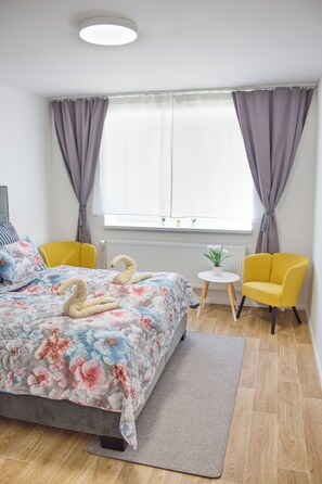 2 bedrooms, iron/ironing board, travel cot, WiFi