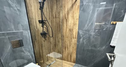 Cozy 1-bedroom apartment with WiFi, AC in fantastic Sebeș