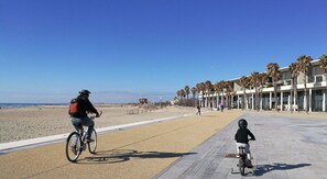 Platja a a prop