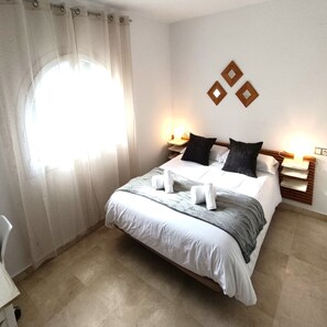 2 slaapkamers, een strijkplank/strijkijzer, wifi, beddengoed