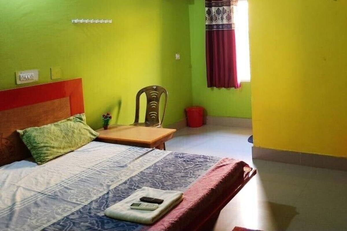 Meja kerja, Wi-Fi gratis, dan seprai linen