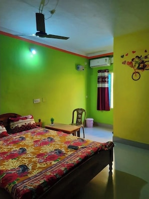 Deluxe Double Room | Desk, free WiFi, bed sheets - DhamStay Hotel Sun Plaza Near Konark (Gop)