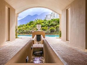 2 outdoor pools, pool umbrellas, sun loungers - W-Collection Franschhoek at  L'Ermitage  (Franschhoek)
