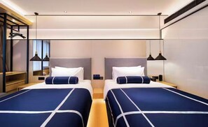 Classic Twin Room, City View | Free WiFi - Z Holiday Hotel (Chengdu)