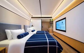 A modern hotel room with a large bed, a TV mounted on the wall, and a wooden floor. - Z Holiday Hotel (Chengdu)