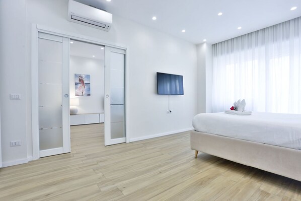 1 slaapkamer, een strijkplank/strijkijzer, wifi, beddengoed