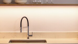 Comfort Apartment, Balcony, City View | Dapur peribadi