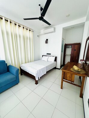 6 bedrooms, iron/ironing board, WiFi - Spacious 6-bedroom villa in welcoming Matara with WiFi, AC (Matara)