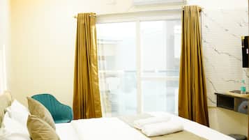Standard Room | Desk, blackout curtains, iron/ironing board, free WiFi