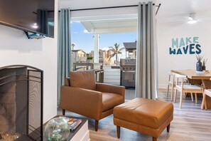 Interior - Steps from the Sand/Boardwalk | Outdoor Dining, Parking, and Patio in Newport (Newport Beach)