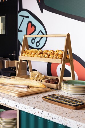 Daily continental breakfast for a fee - Hife Bordeaux  (Bordeaux)