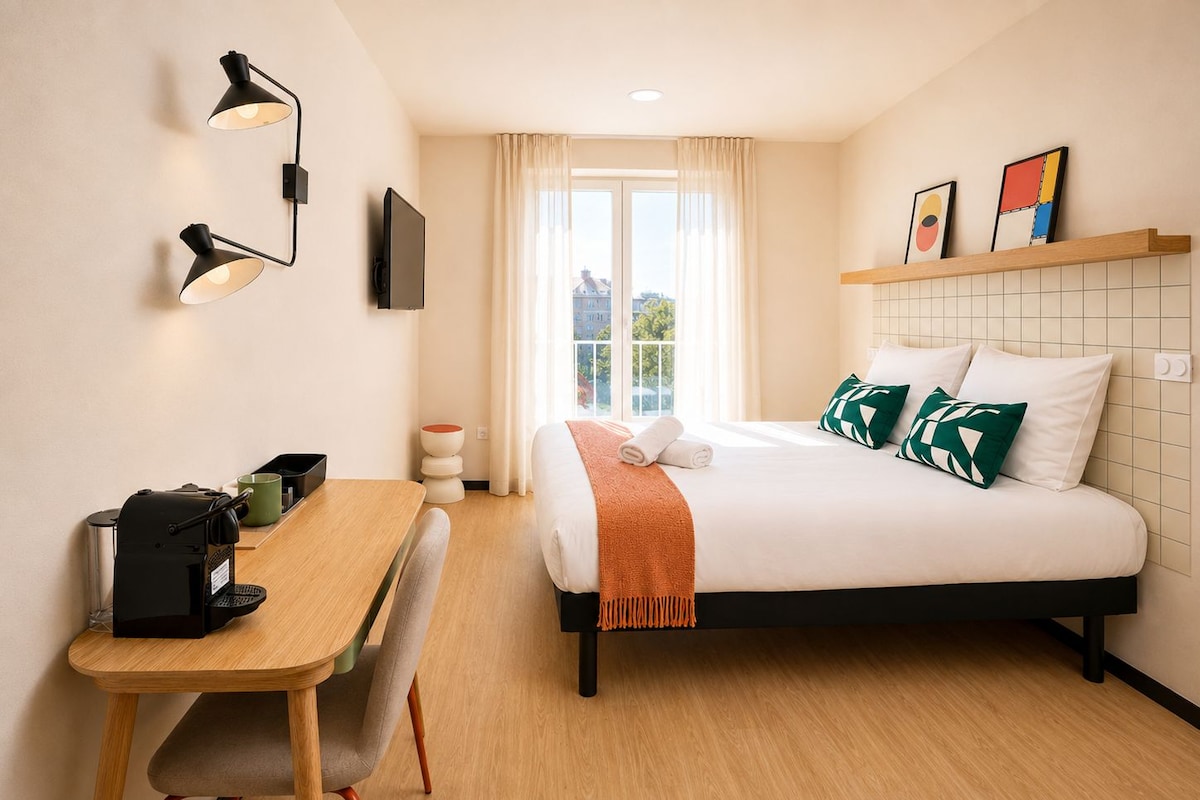Standard Double Room | Desk, soundproofing, WiFi (free), individually furnished