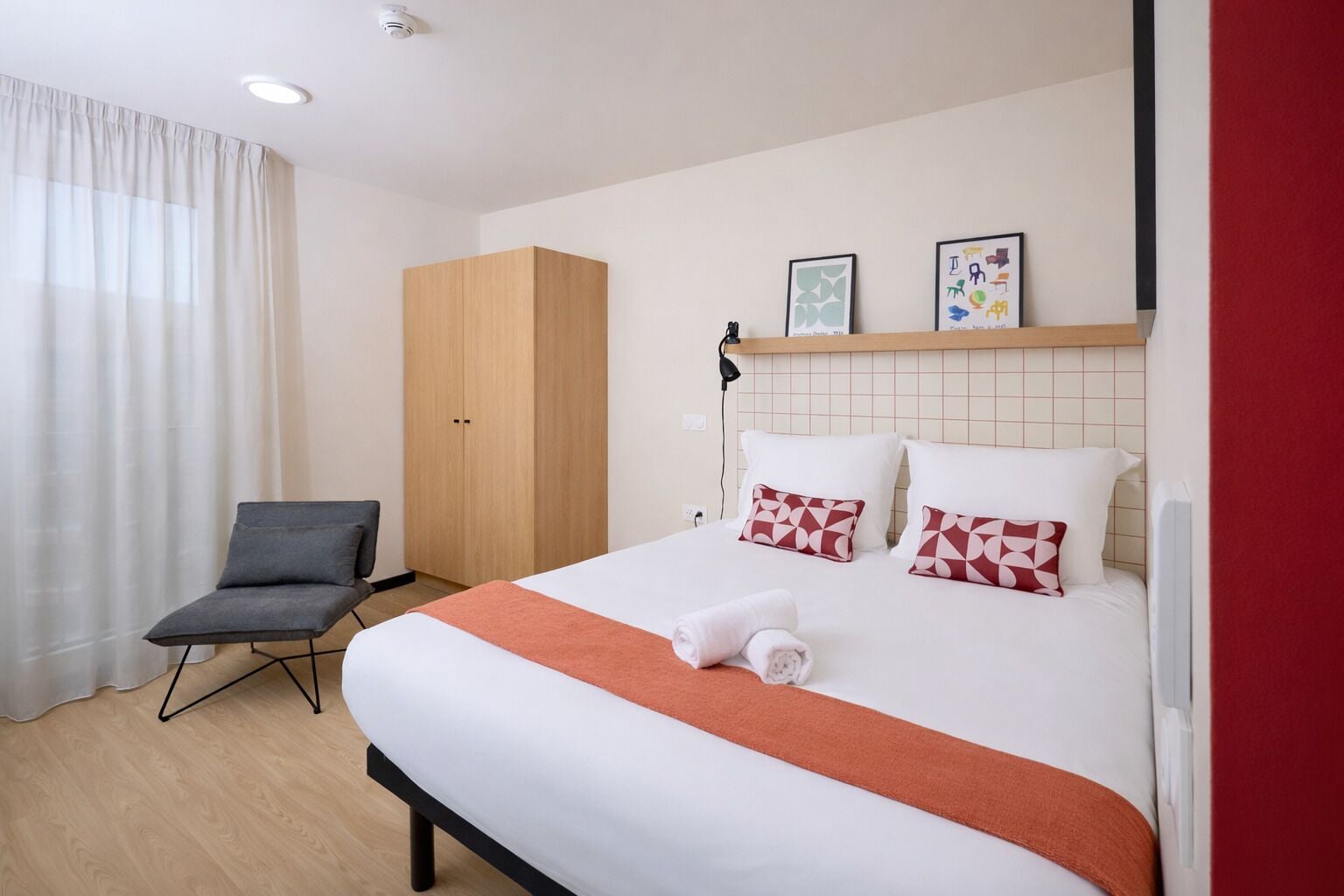 Habitación doble superior | Muebles diferentes, escritorio, insonorización y wifi gratis 