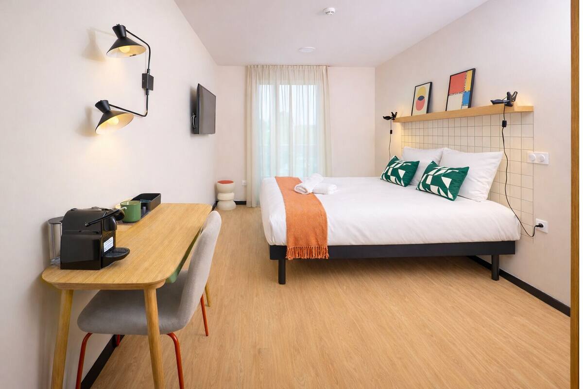 Standard Double Room | Desk, soundproofing, WiFi (free), individually furnished