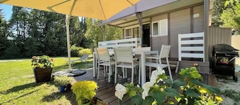 5-person chalet with pool in the Avignon countryside