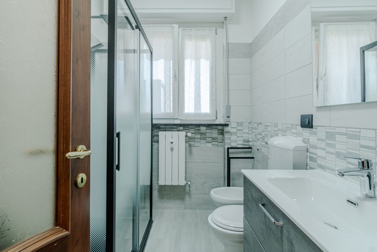 Dusche, Haartrockner, Bidet, Handtücher