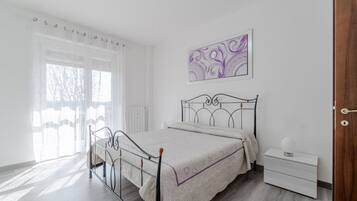 2 Schlafzimmer, Bügeleisen/Bügelbrett, Bettwäsche