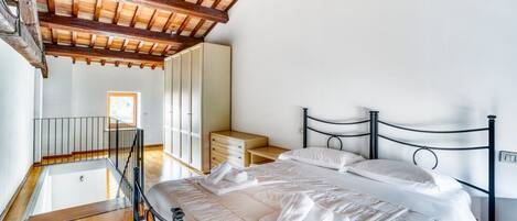 1 室のベッドルーム、デスク、アイロン / アイロン台、WiFi