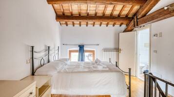 1 Schlafzimmer, Schreibtisch, BĂŒgeleisen/BĂŒgelbrett, WLAN