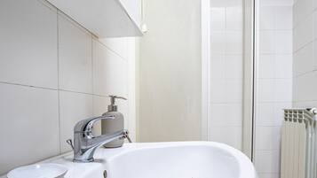 Doccia, asciugacapelli, bidet, asciugamani