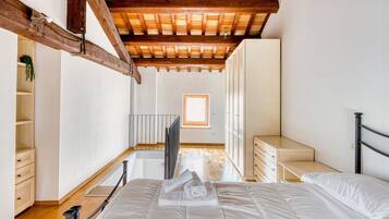 1 Schlafzimmer, Schreibtisch, BĂŒgeleisen/BĂŒgelbrett, WLAN