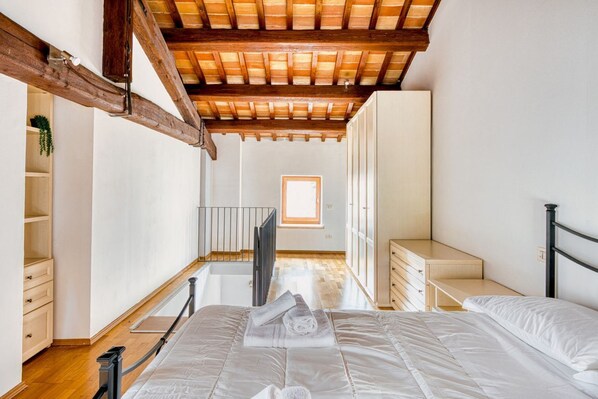 1 bedroom, desk, iron/ironing board, WiFi