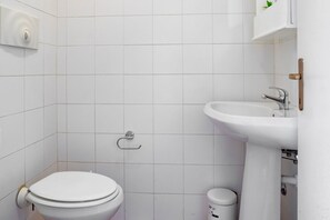 Dusche, Haartrockner, Bidet, Handtücher