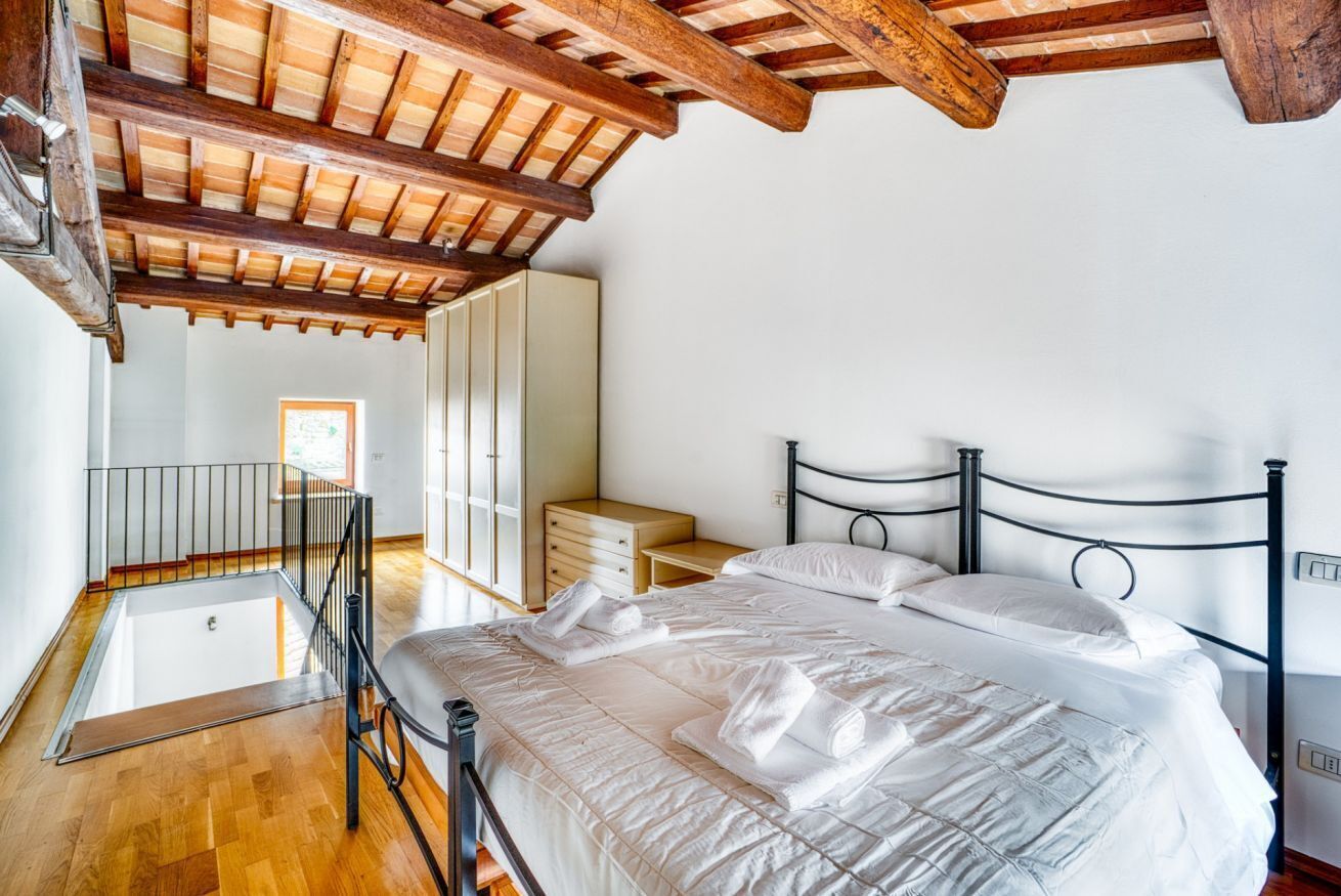 1 bedroom, desk, iron/ironing board, WiFi