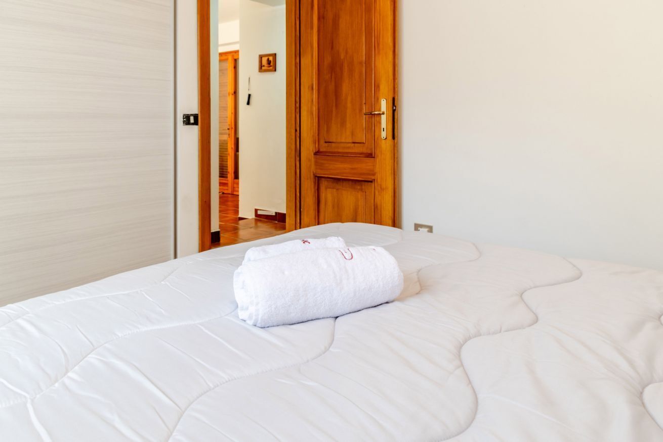 2 slaapkamers, een strijkplank/strijkijzer, internet