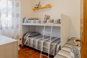 2 bedrooms, iron/ironing board, Internet