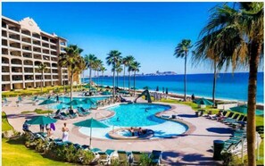 حمّام سباحة مُدفَّأ