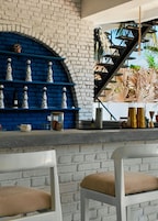 Bar junto a la piscina