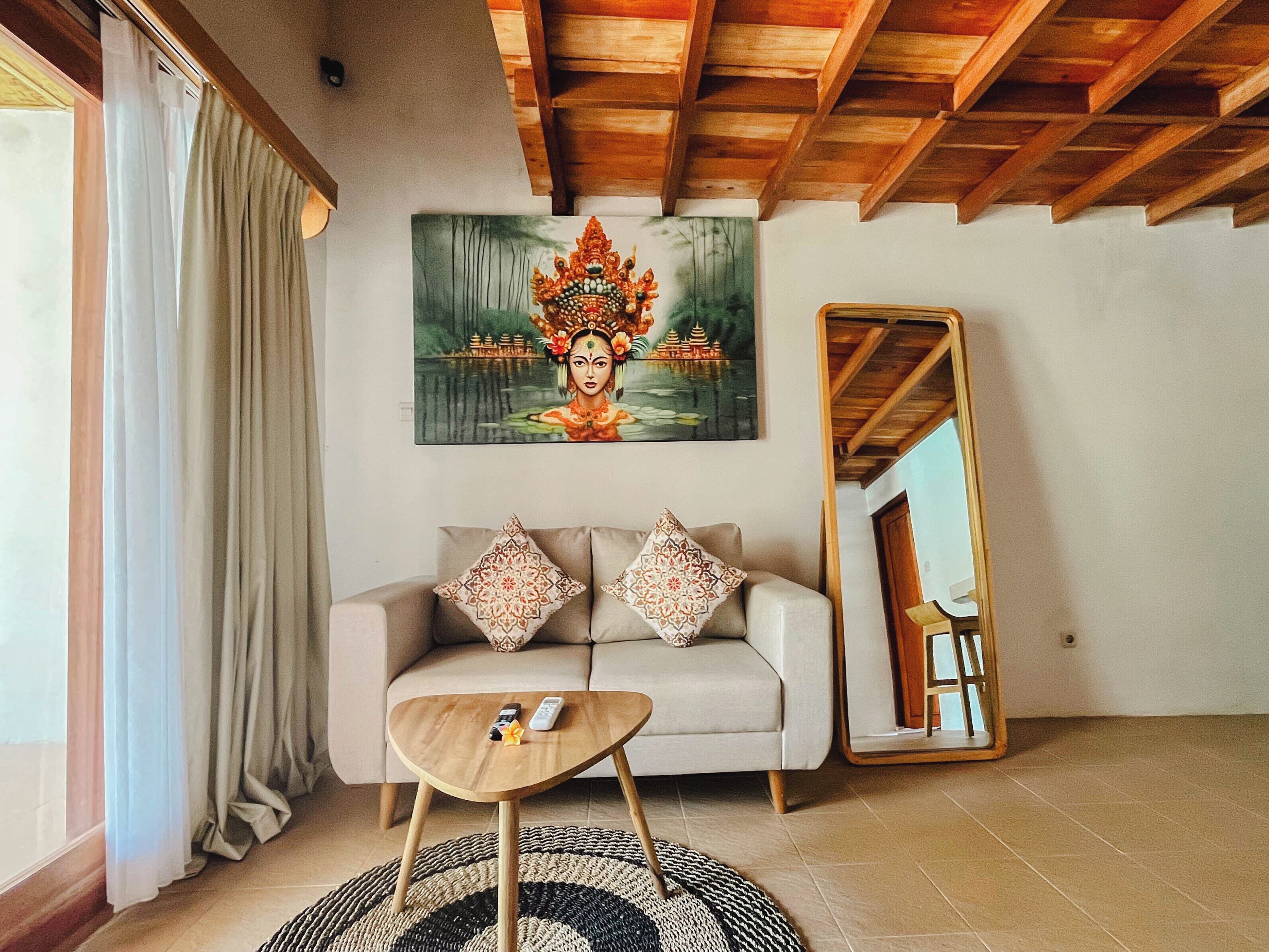 Rom – deluxe, 1 soverom, ved strandkanten | Oppholdsområde | Flatskjerm-TV