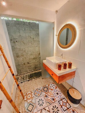 Deluxe Room, 1 Bedroom, Beachfront | Bathroom | Shower, hair dryer, towels, soap - RATU Village - Gili Air Stay (Gili Air)