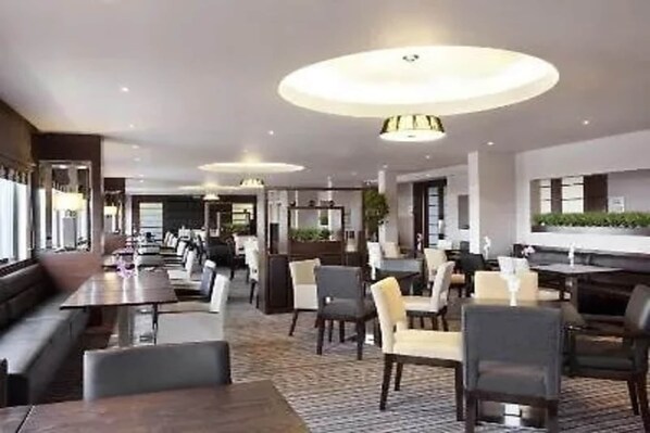 Dining - Aberdeen Bridge of Don Sea View | Family of 3 (Aberdeen)