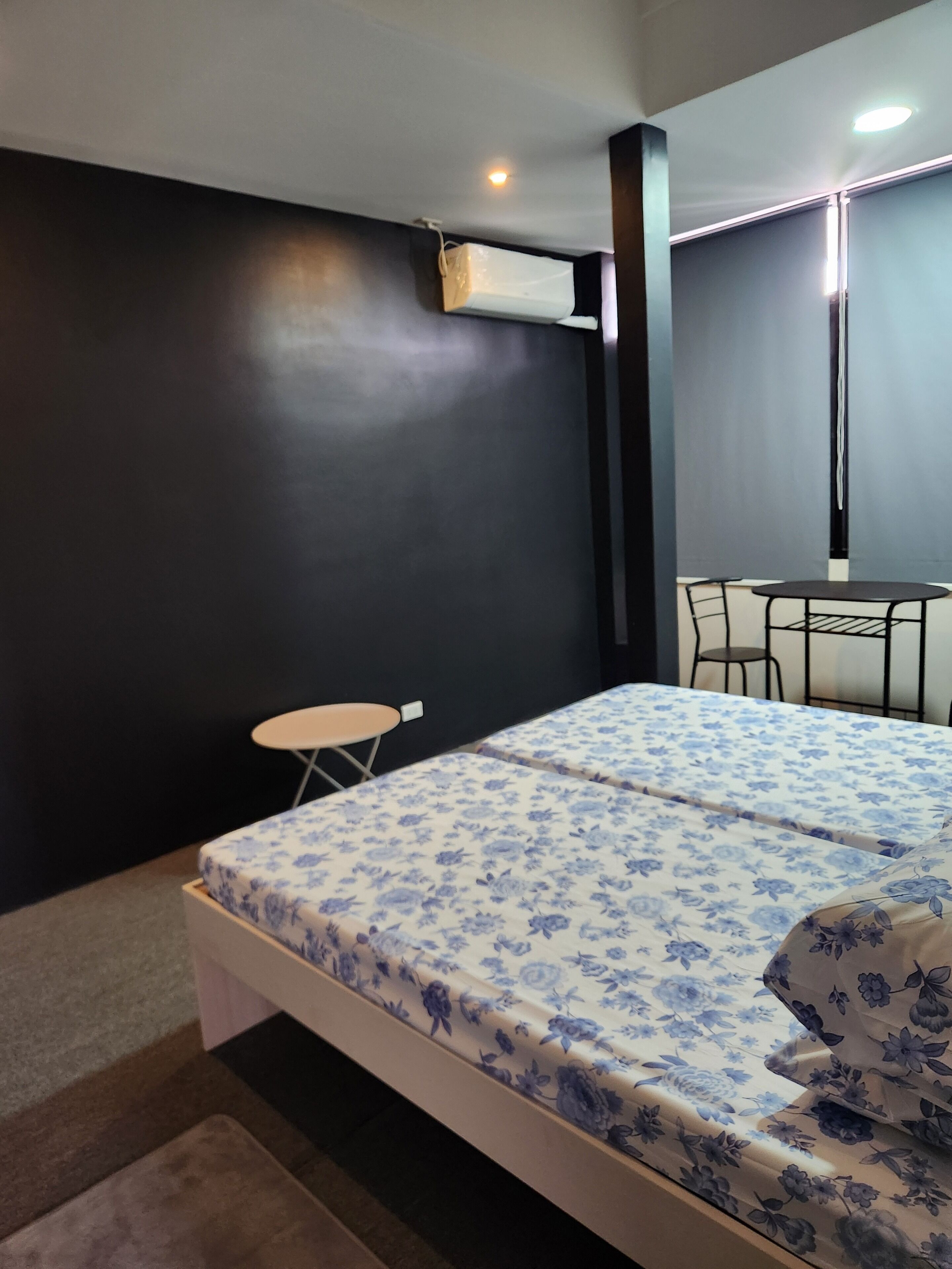 8 bedrooms, WiFi, bed sheets