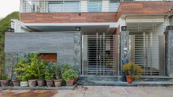 Entrada al alojamiento