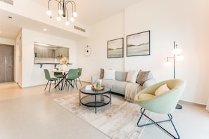 TV - Near Dubai Miracle Garden 1BR with Private Balcony, Orchid Residence (Dubai)