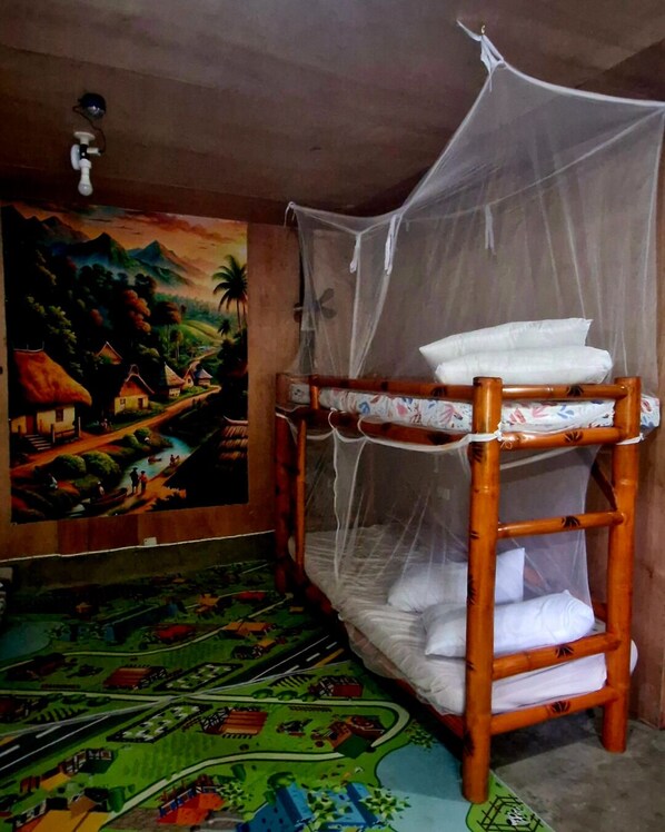 1 bedroom, bed sheets