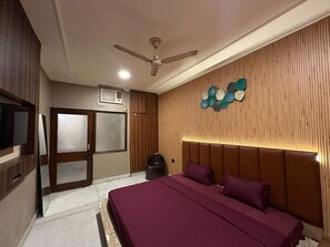 Studiosuite – deluxe | Skrivebord, skrivebord for bærbar PC, lydisolert og strykejern/-brett